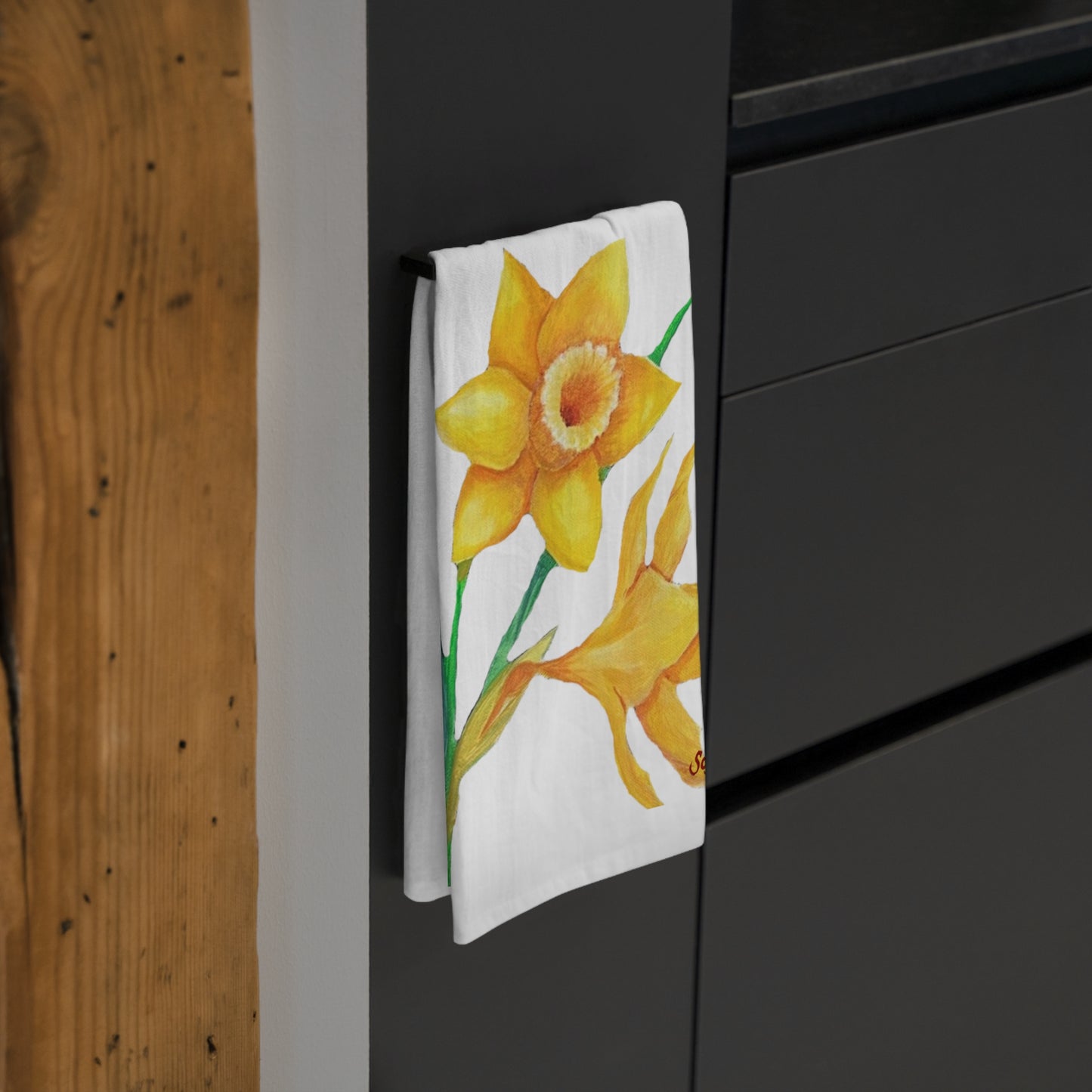 Spring Daffodil Tea Towel - Perfect for Home Decor and Gifting
